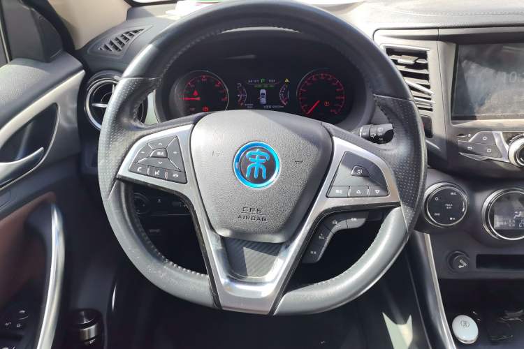Used BYD Song New Energy 2017 Song DM 1.5TID All-Wheel Drive Prestige Model Steering Wheel