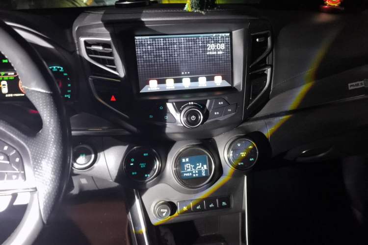 Used BYD Song New Energy 2017 Song DM 1.5TID All-Wheel Drive Luxury Model Audio And AC Panel