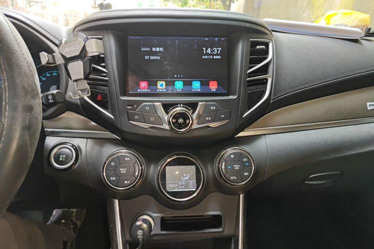 Used BYD Song New Energy 2017 Song DM 1.5TID All-Wheel Drive Luxury Model Audio And AC Panel