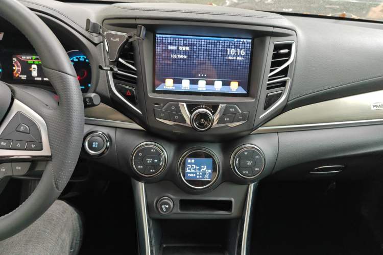 Used BYD Song New Energy 2017 Song DM 1.5TID All-Wheel Drive Luxury Model Audio And AC Panel