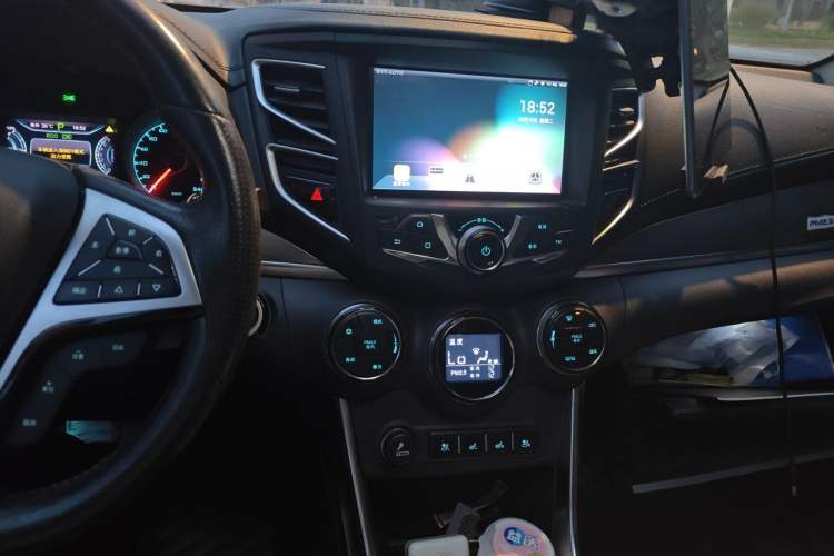 Used BYD Song New Energy 2017 Song DM 1.5TID All-Wheel Drive Luxury Model Audio And AC Panel