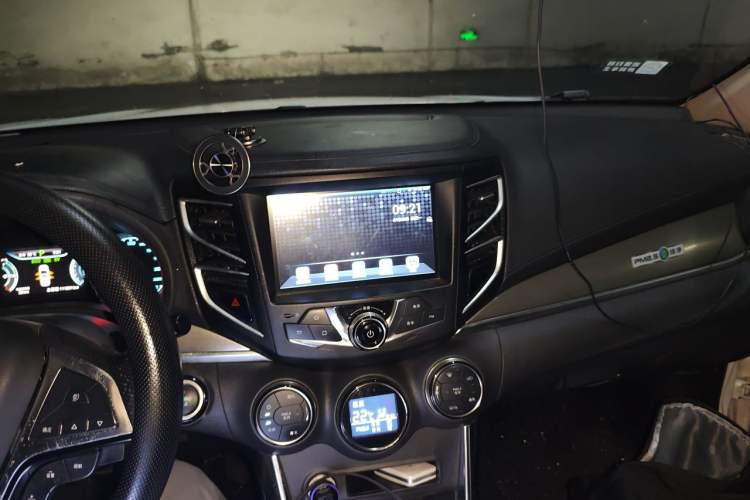 Used BYD Song New Energy 2017 Song DM 1.5TID All-Wheel Drive Prestige Model Audio And AC Panel