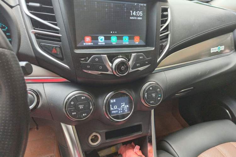 Used BYD Song New Energy 2017 Song DM 1.5TID All-Wheel Drive Prestige Model Audio And AC Panel