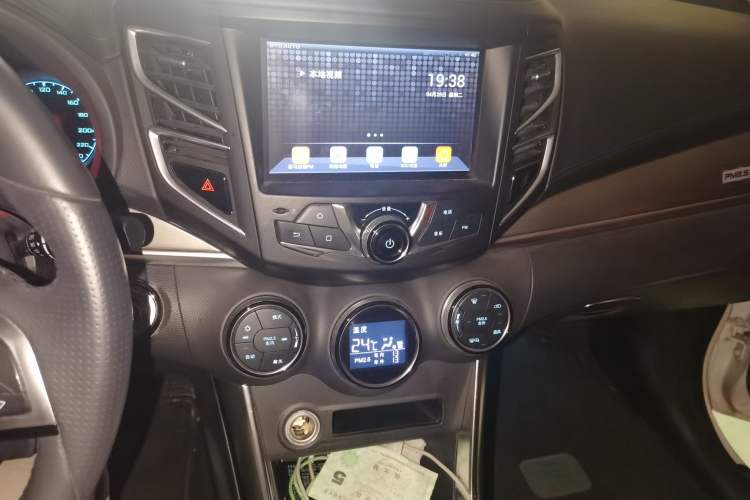 Used BYD Song New Energy 2017 Song DM 1.5TID All-Wheel Drive Luxury Model Audio And AC Panel