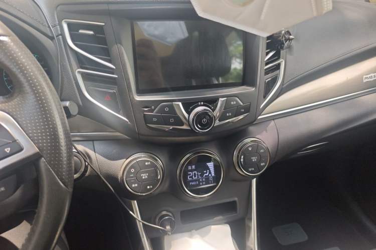 Used BYD Song New Energy 2017 Song DM 1.5TID All-Wheel Drive Prestige Model Audio And AC Panel
