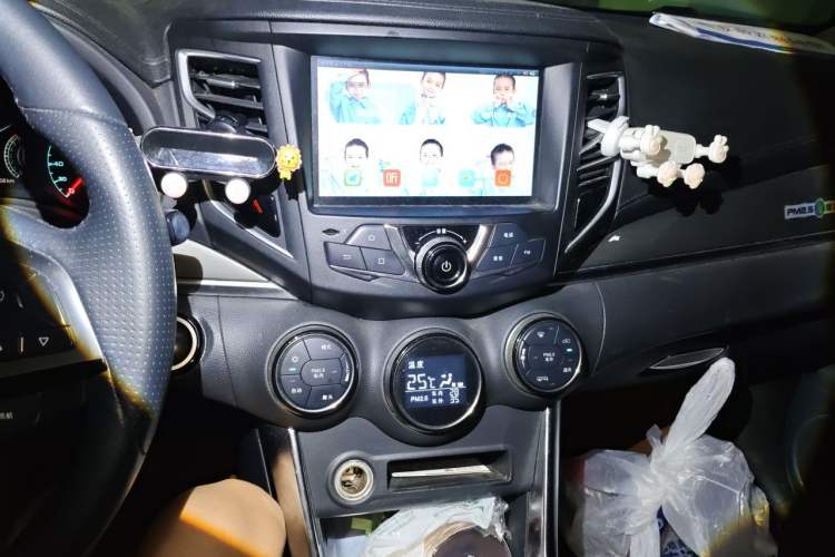 Used BYD Song New Energy 2017 Song DM 1.5TID All-Wheel Drive Luxury Model Audio And AC Panel
