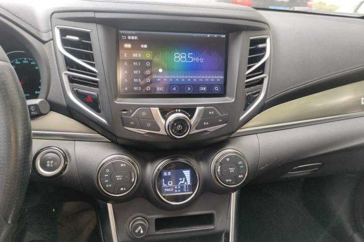 Used BYD Song New Energy 2017 Song DM 1.5TID All-Wheel Drive Luxury Model Audio And AC Panel