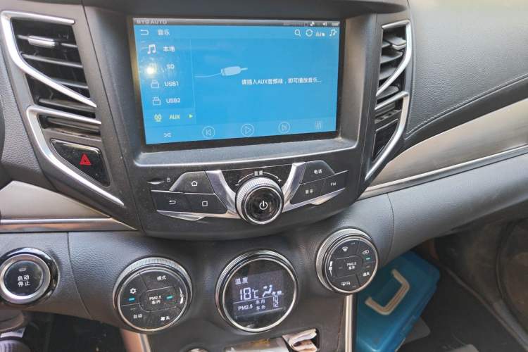 Used BYD Song New Energy 2017 Song DM 1.5TID All-Wheel Drive Prestige Model Audio And AC Panel