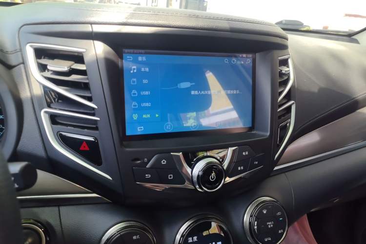 Used BYD Song New Energy 2017 Song DM 1.5TID All-Wheel Drive Luxury Model Audio And AC Panel