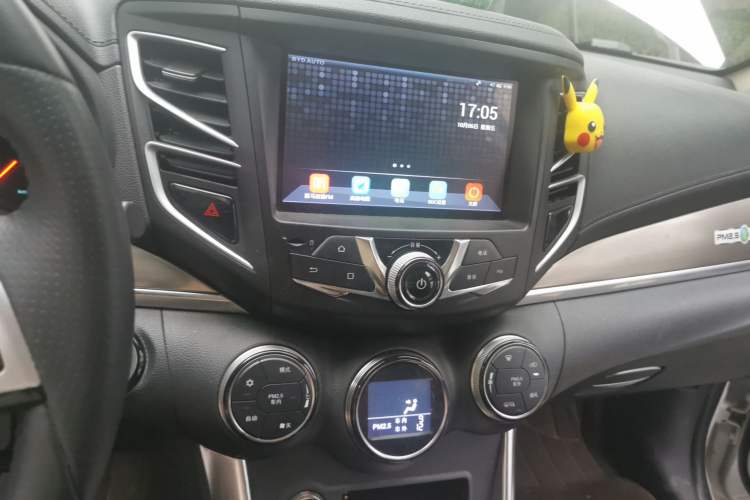 Used BYD Song New Energy 2017 Song DM 1.5TID All-Wheel Drive Prestige Model Audio And AC Panel
