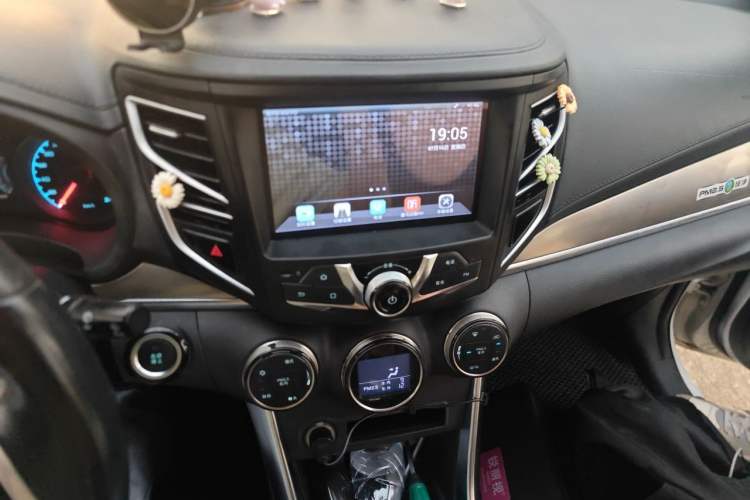 Used BYD Song New Energy 2017 Song DM 1.5TID All-Wheel Drive Luxury Model Audio And AC Panel