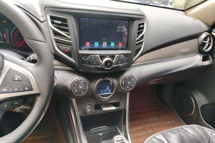 Used BYD Song New Energy 2017 Song DM 1.5TID All-Wheel Drive Luxury Model Audio And AC Panel