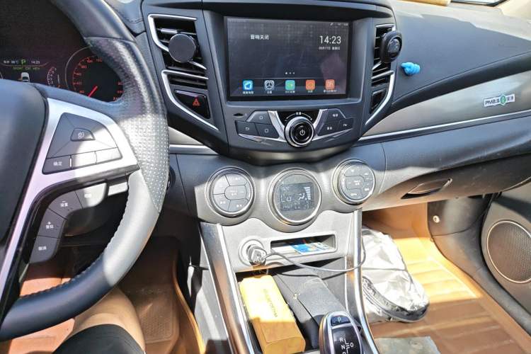Used BYD Song New Energy 2017 Song DM 1.5TID All-Wheel Drive Luxury Model Audio And AC Panel