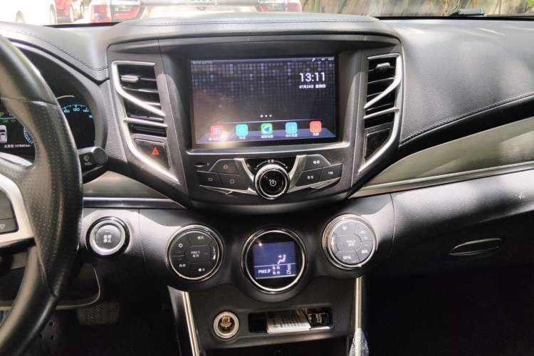 Used BYD Song New Energy 2017 Song DM 1.5TID All-Wheel Drive Luxury Model Audio And AC Panel