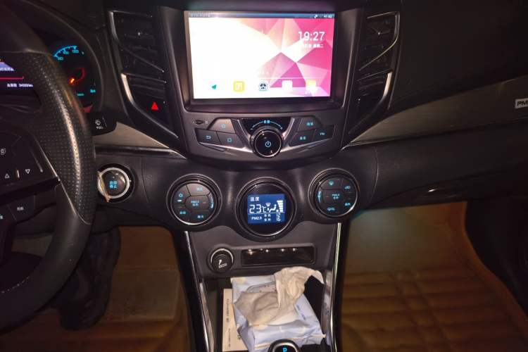 Used BYD Song New Energy 2017 Song DM 1.5TID All-Wheel Drive Prestige Model Audio And AC Panel