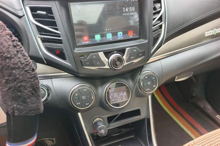 Used BYD Song New Energy 2017 Song DM 1.5TID All-Wheel Drive Prestige Model Audio And AC Panel