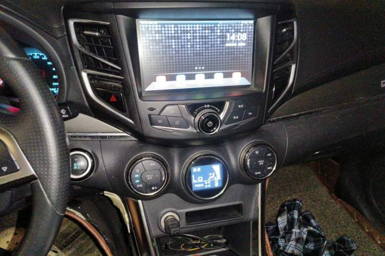 Used BYD Song New Energy 2017 Song DM 1.5TID All-Wheel Drive Luxury Model Audio And AC Panel
