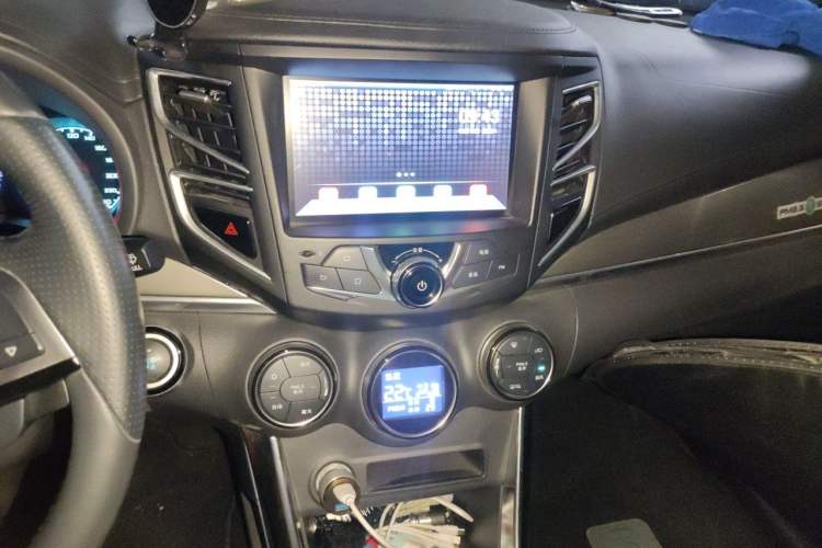 Used BYD Song New Energy 2017 Song DM 1.5TID All-Wheel Drive Luxury Model Audio And AC Panel