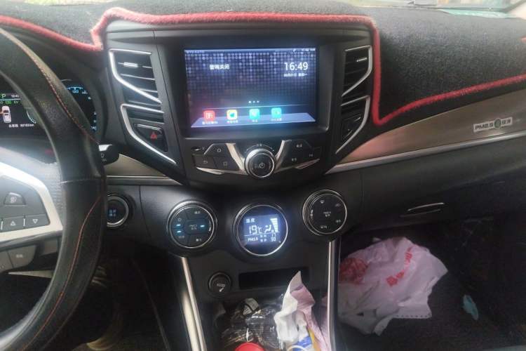 Used BYD Song New Energy 2017 Song DM 1.5TID All-Wheel Drive Luxury Model Audio And AC Panel
