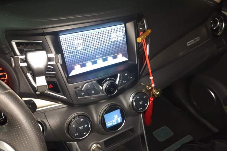 Used BYD Song New Energy 2017 Song DM 1.5TID All-Wheel Drive Luxury Model Audio And AC Panel