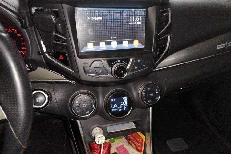 Used BYD Song New Energy 2017 Song DM 1.5TID All-Wheel Drive Luxury Model Audio And AC Panel