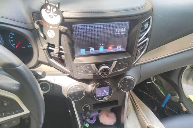 Used BYD Song New Energy 2017 Song DM 1.5TID All-Wheel Drive Luxury Model Audio And AC Panel