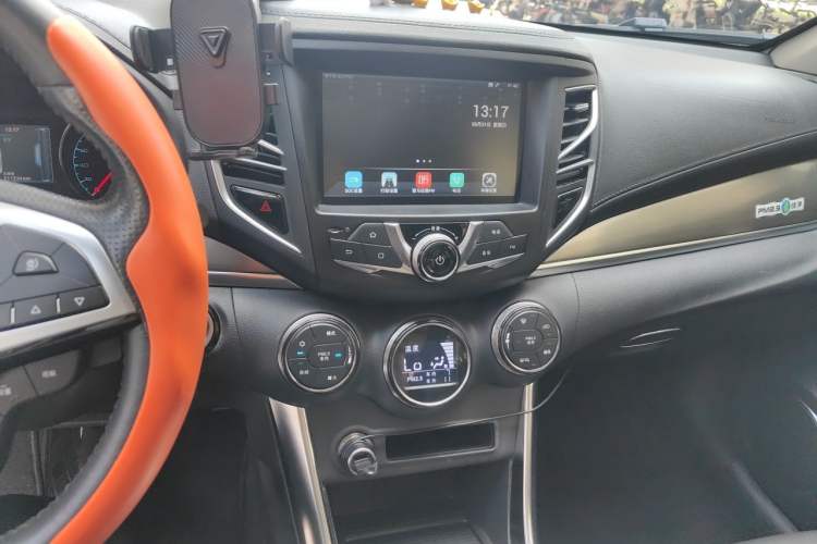 Used BYD Song New Energy 2017 Song DM 1.5TID All-Wheel Drive Prestige Model Audio And AC Panel