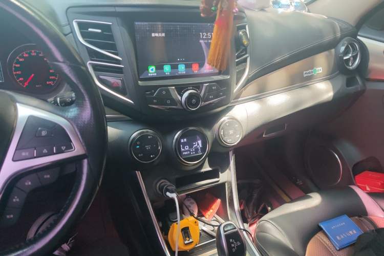 Used BYD Song New Energy 2017 Song DM 1.5TID All-Wheel Drive Luxury Model Audio And AC Panel
