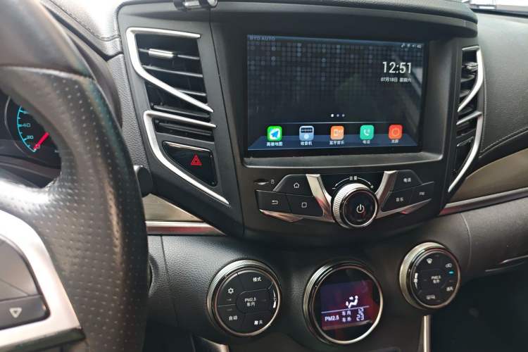 Used BYD Song New Energy 2017 Song DM 1.5TID All-Wheel Drive Luxury Model Audio And AC Panel