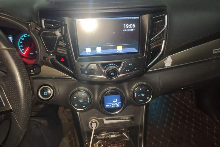 Used BYD Song New Energy 2017 Song DM 1.5TID All-Wheel Drive Luxury Model Audio And AC Panel