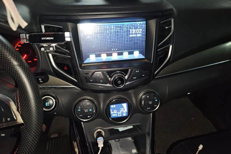 Used BYD Song New Energy 2017 Song DM 1.5TID All-Wheel Drive Prestige Model Audio And AC Panel