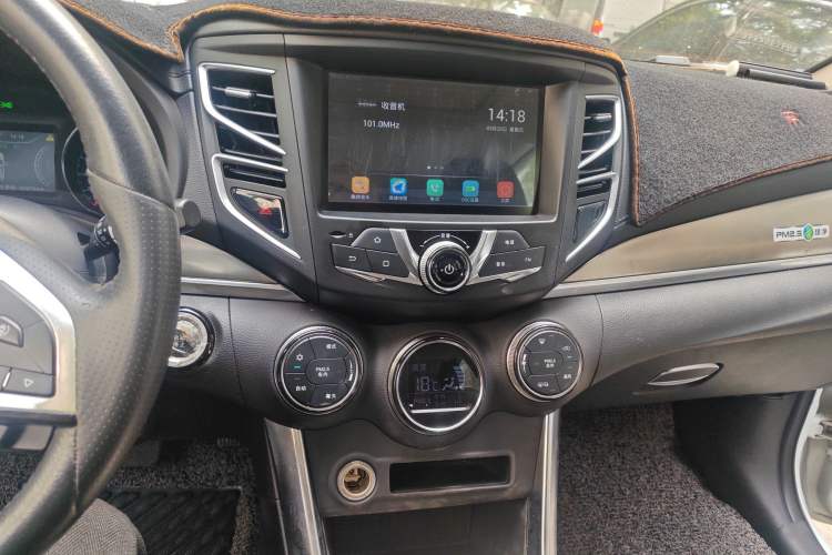 Used BYD Song New Energy 2017 Song DM 1.5TID All-Wheel Drive Luxury Model Audio And AC Panel