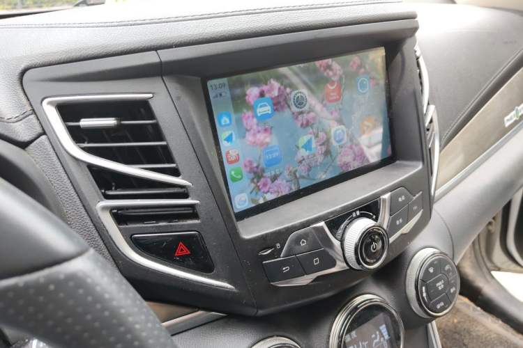 Used BYD Song New Energy 2017 Song DM 1.5TID All-Wheel Drive Luxury Model Audio And AC Panel
