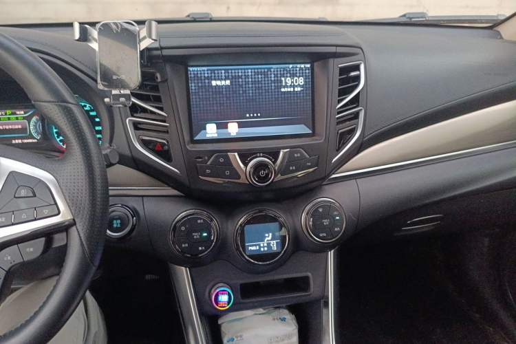 Used BYD Song New Energy 2017 Song DM 1.5TID All-Wheel Drive Luxury Model Audio And AC Panel