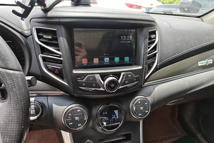 Used BYD Song New Energy 2017 Song DM 1.5TID All-Wheel Drive Prestige Model Audio And AC Panel