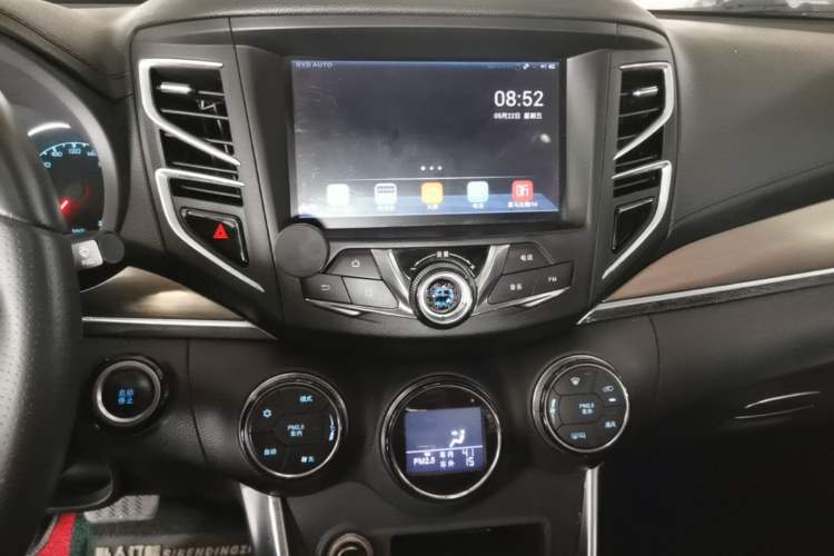 Used BYD Song New Energy 2017 Song DM 1.5TID All-Wheel Drive Prestige Model Audio And AC Panel