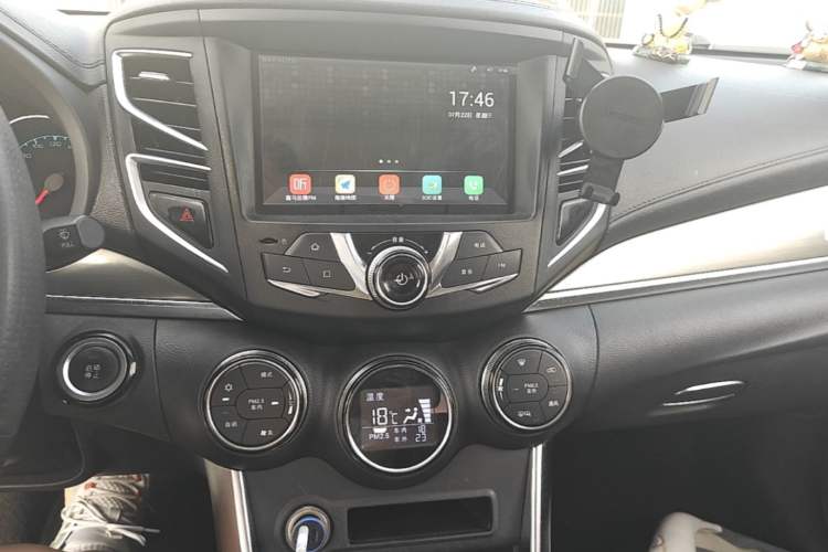Used BYD Song New Energy 2017 Song DM 1.5TID All-Wheel Drive Prestige Model Audio And AC Panel