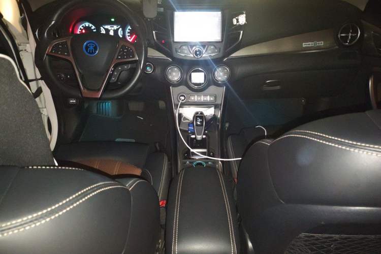 Used BYD Song New Energy 2017 Song DM 1.5TID All-Wheel Drive Luxury Model Audio And AC Panel