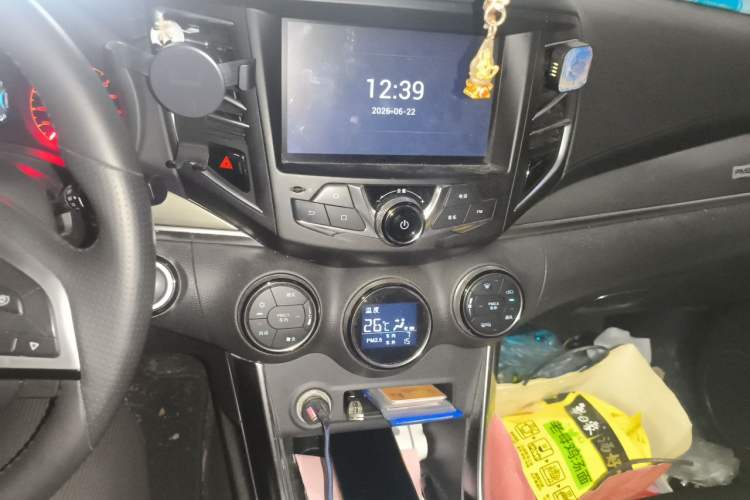 Used BYD Song New Energy 2017 Song DM 1.5TID All-Wheel Drive Prestige Model Audio And AC Panel