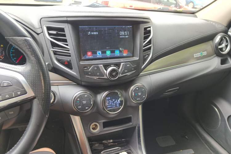 Used BYD Song New Energy 2017 Song DM 1.5TID All-Wheel Drive Luxury Model Audio And AC Panel