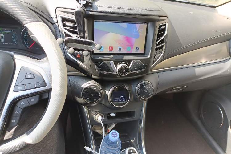 Used BYD Song New Energy 2017 Song DM 1.5TID All-Wheel Drive Prestige Model Audio And AC Panel