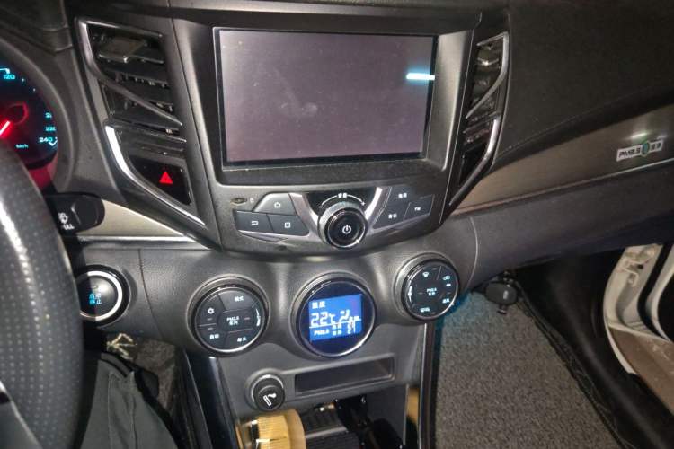 Used BYD Song New Energy 2017 Song DM 1.5TID All-Wheel Drive Prestige Model Audio And AC Panel