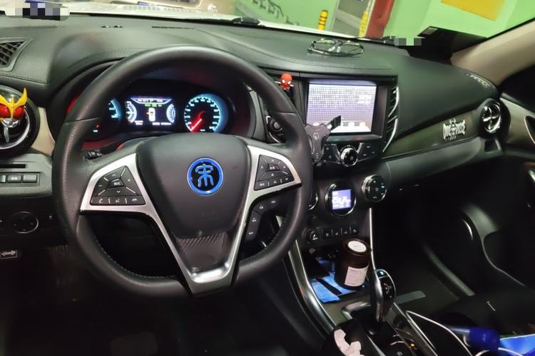 Used BYD Song New Energy 2017 Song DM 1.5TID All-Wheel Drive Luxury Model Center Console