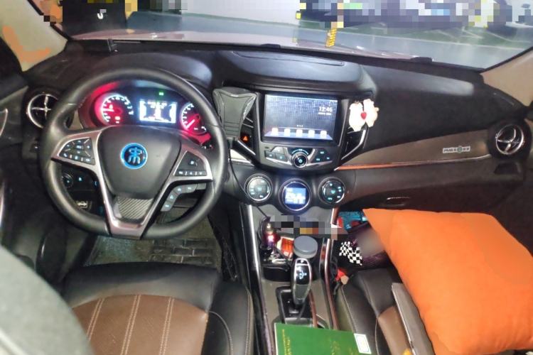 Used BYD Song New Energy 2017 Song DM 1.5TID All-Wheel Drive Prestige Model Center Console