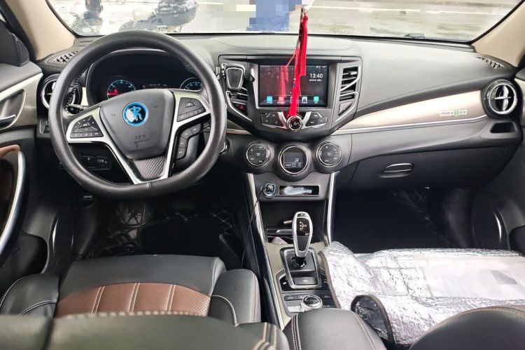 Used BYD Song New Energy 2017 Song DM 1.5TID All-Wheel Drive Prestige Model Center Console