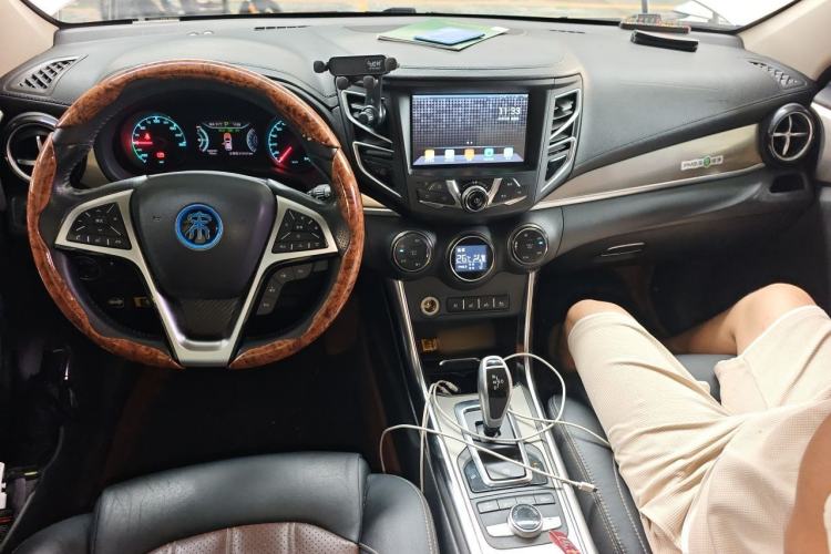 Used BYD Song New Energy 2017 Song DM 1.5TID All-Wheel Drive Luxury Model Center Console