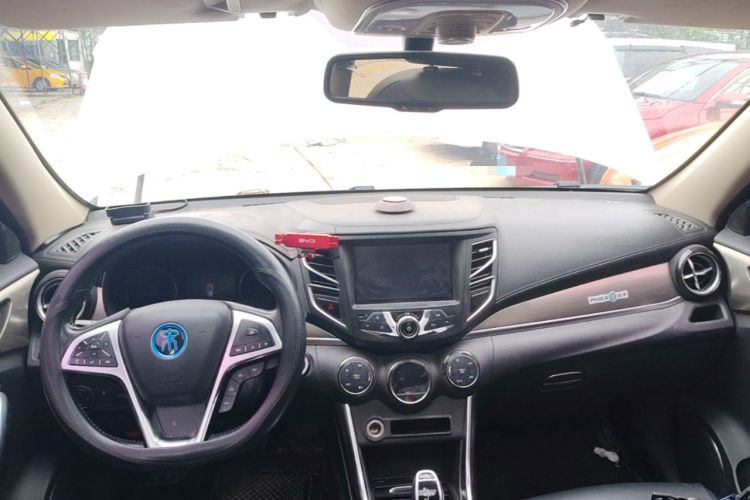 Used BYD Song New Energy 2017 Song DM 1.5TID All-Wheel Drive Luxury Model Center Console
