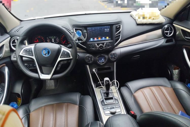 Used BYD Song New Energy 2017 Song DM 1.5TID All-Wheel Drive Luxury Model Center Console