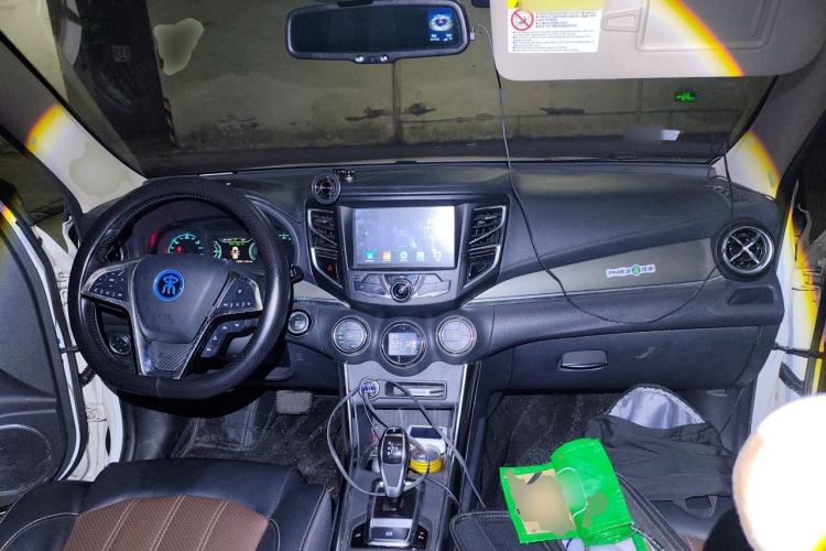 Used BYD Song New Energy 2017 Song DM 1.5TID All-Wheel Drive Prestige Model Center Console