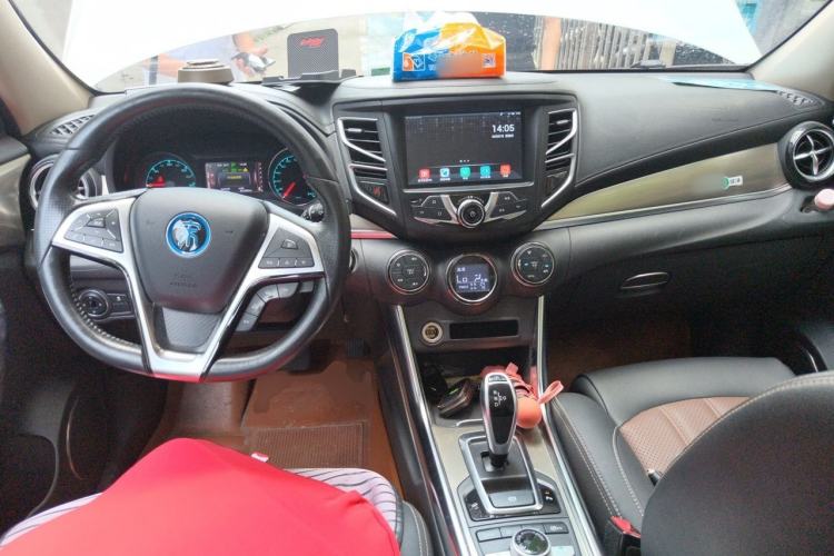 Used BYD Song New Energy 2017 Song DM 1.5TID All-Wheel Drive Prestige Model Center Console